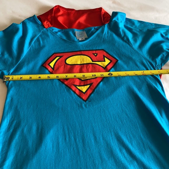 Superman 3/4 length t-shirt with attached cape - Picture 2 of 8
